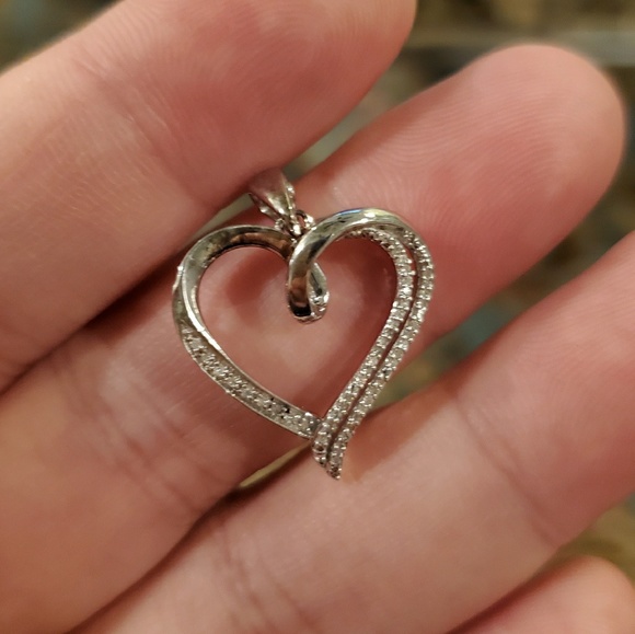 🤍Brand new Sliver crystal heart pendant - Picture 2 of 3